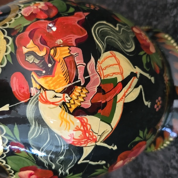 Vintage Russian Matryoshka 9 Piece Handpainted Nesting Wood Dolls - Picture 3 of 16